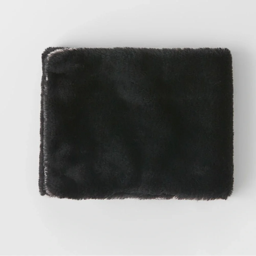 NWT. Zara Kids Black/Pink Faux Fur Neck Warmer. One Size.